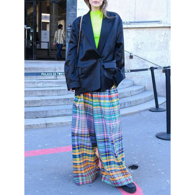 Pantalones casuales de pierna ancha con estampado de tablero de ajedrez.